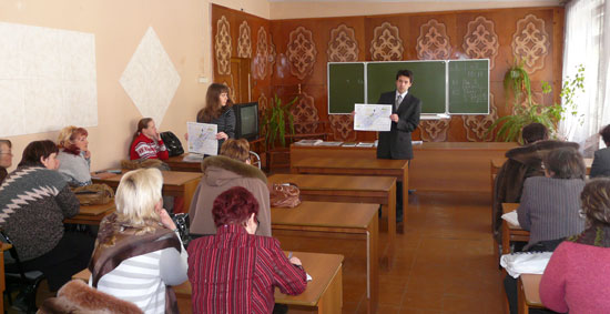 Петр Шаров проводит семинар с учителями Дальнегорского района, 27 марта 2009 г.